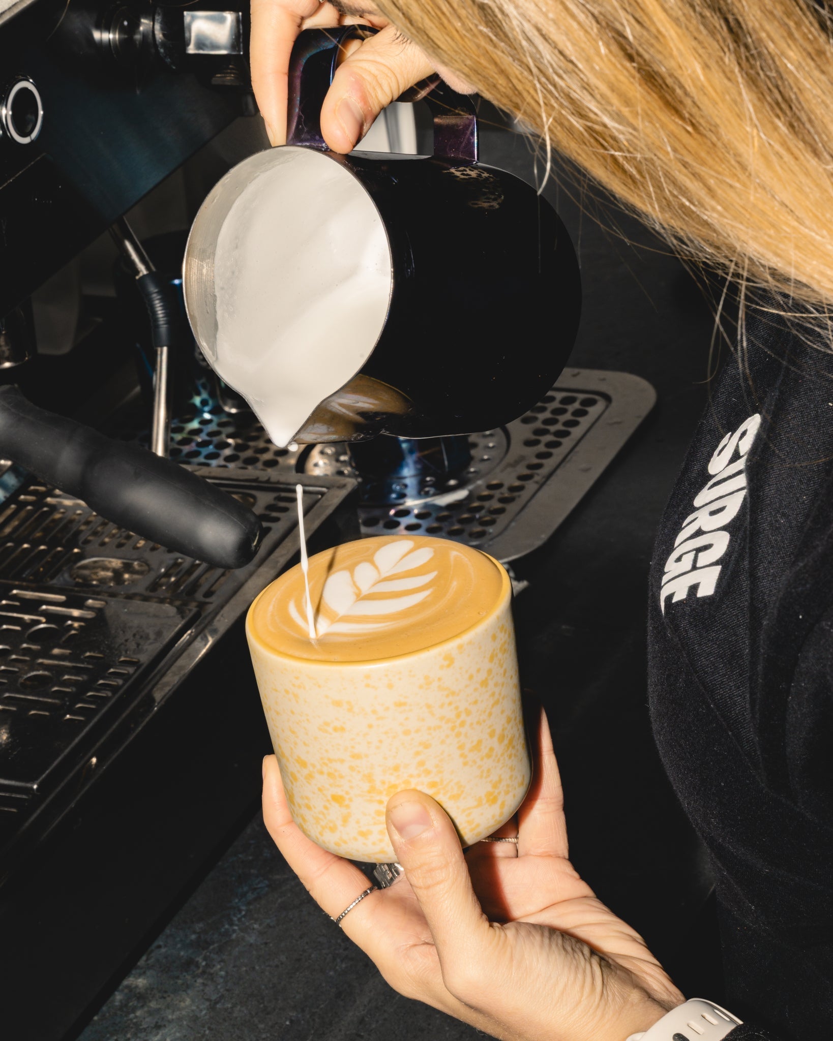 Чаша от каменна керамика Honey - ръчно изработена в Испания