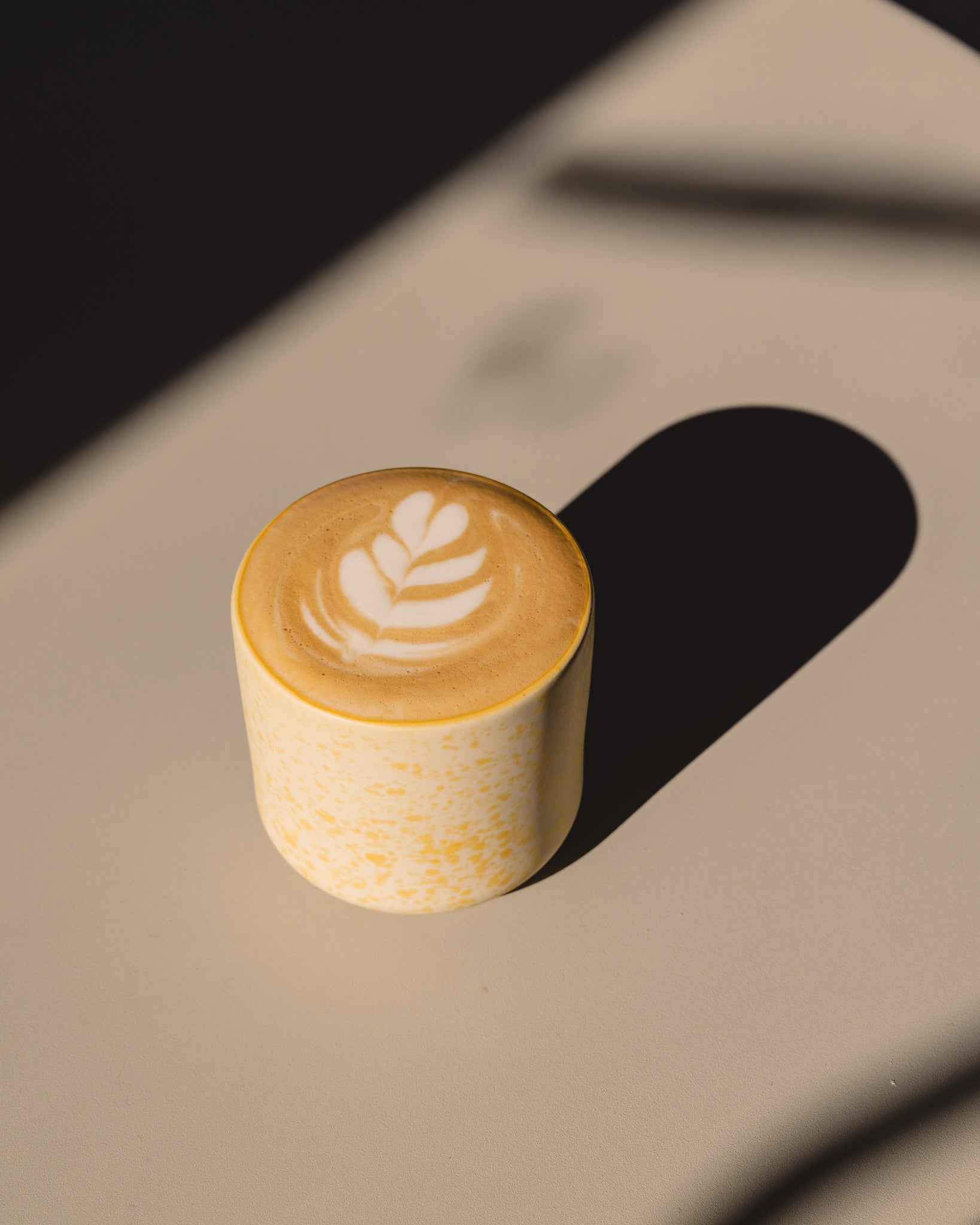 Чаша от каменна керамика Honey - ръчно изработена в Испания