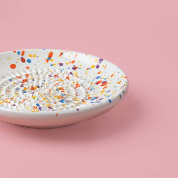 Малка керамична чинийка-ренде Карнавал